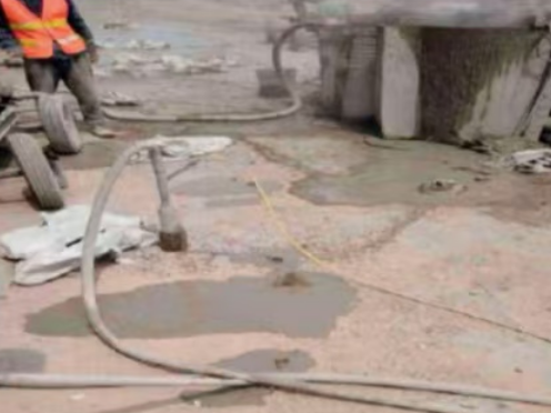 西吉水泥混凝土路面板底注浆技术 路面脱空注浆整治方案